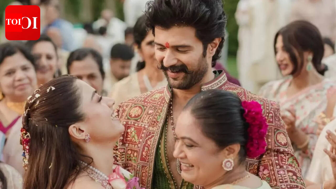 'Wish we had 100 more hours': Vijay Deverakonda shares moments with Rashmika Mandanna from mehendi and Pradhanam ceremonies | Telugu Movie News