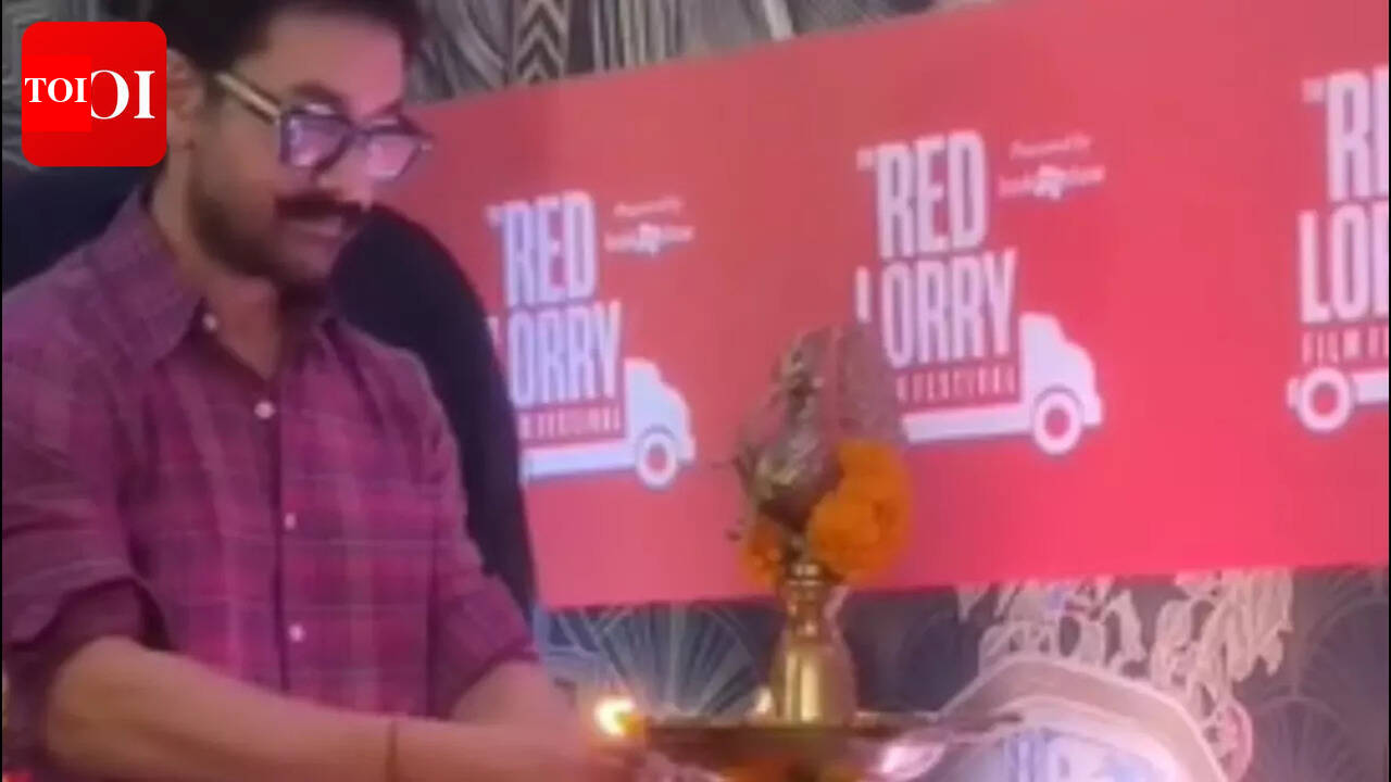 Aamir Khan takes off shoes to light lamp at film festival; wins hearts online |