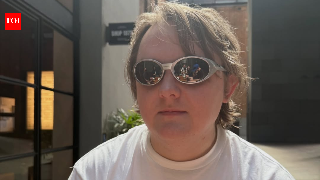 Lewis Capaldi comforts Jude Law’s daughter after a tense fan encounter, turning tears into a moment of kindness | English Movie News