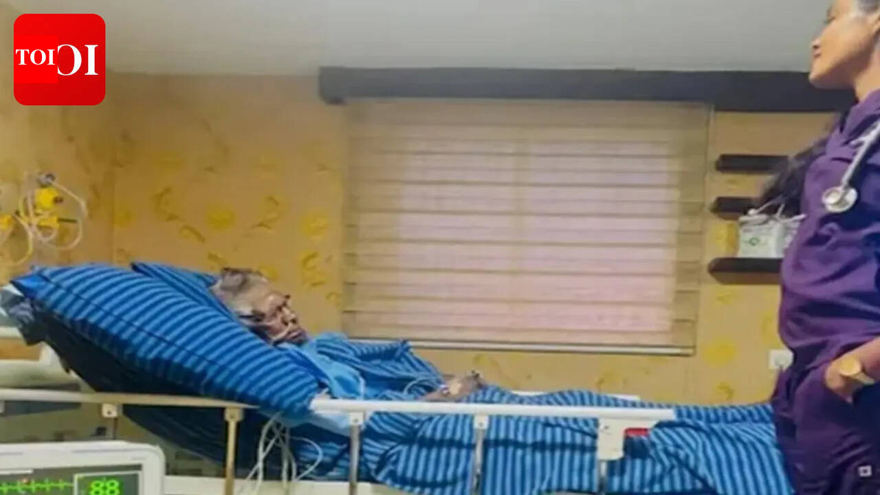 Bharathiraja’s latest photo leaves fans worried; Veteran director’s frail appearance sparks concern about his health | Tamil Movie News