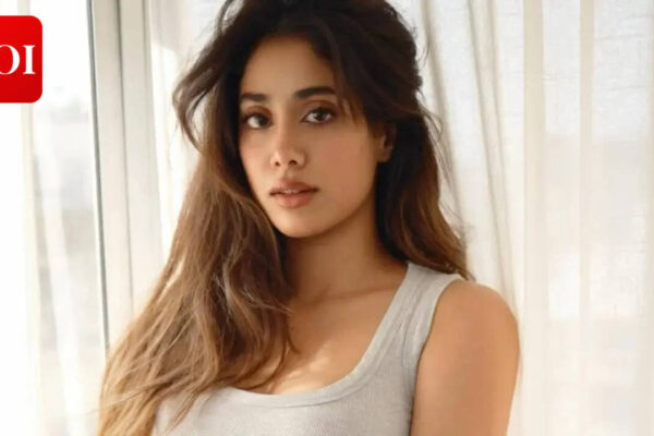 Janhvi Kapoor recalls seeing her morphed image on a porn site at 15; confronts paps for ‘zooming into a woman’s body’ | Hindi Movie News