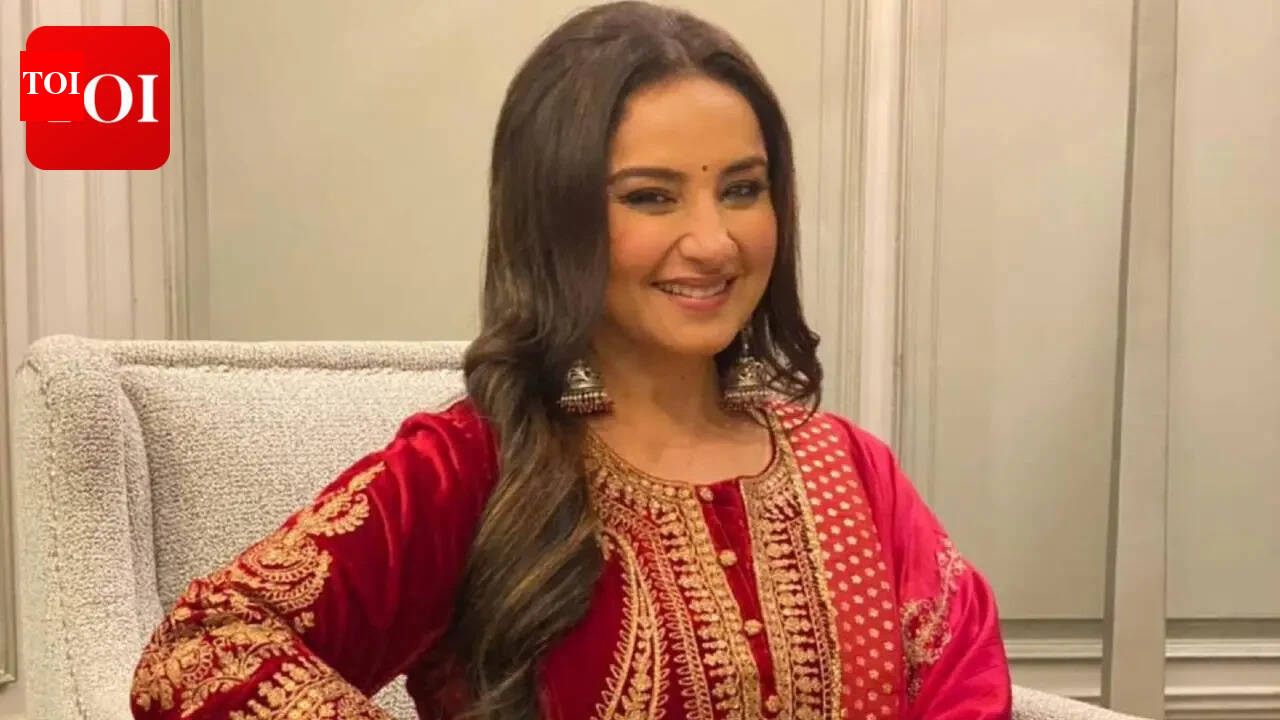 Divya Dutta recalls having crush on Salman Khan, Farhan Akhtar, her 'filmi' first meeting with Shah Rukh Khan | Hindi Movie News