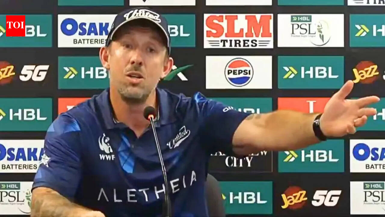 PSL presser drama! Foreign coach loses cool, starts swearing in Pakistan - Watch | Cricket News