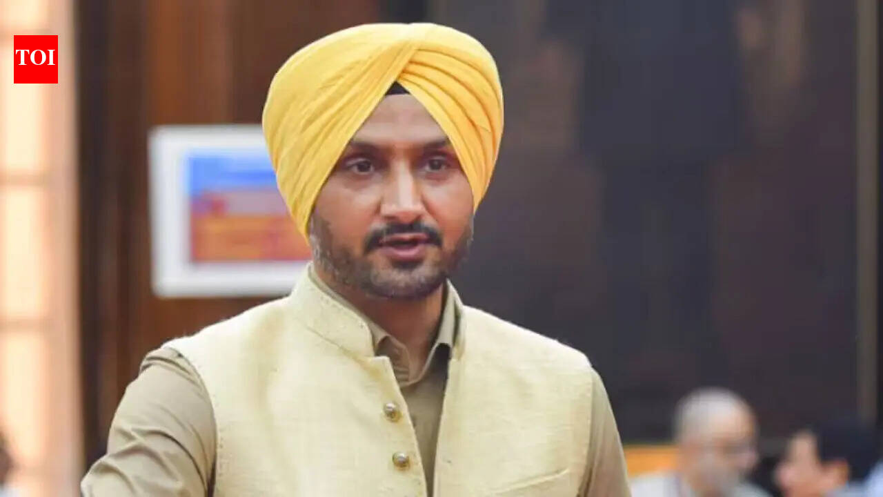 Harbhajan Singh: Former India cricketer Harbhajan Singh joins BJP, quits Aam Aadmi Party | Cricket News