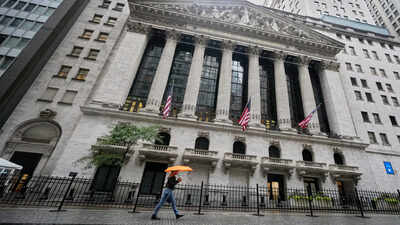 US stocks today: Wall Street in red as crude prices jump; Nasdaq tumbles over 100 points, Dow trades flat