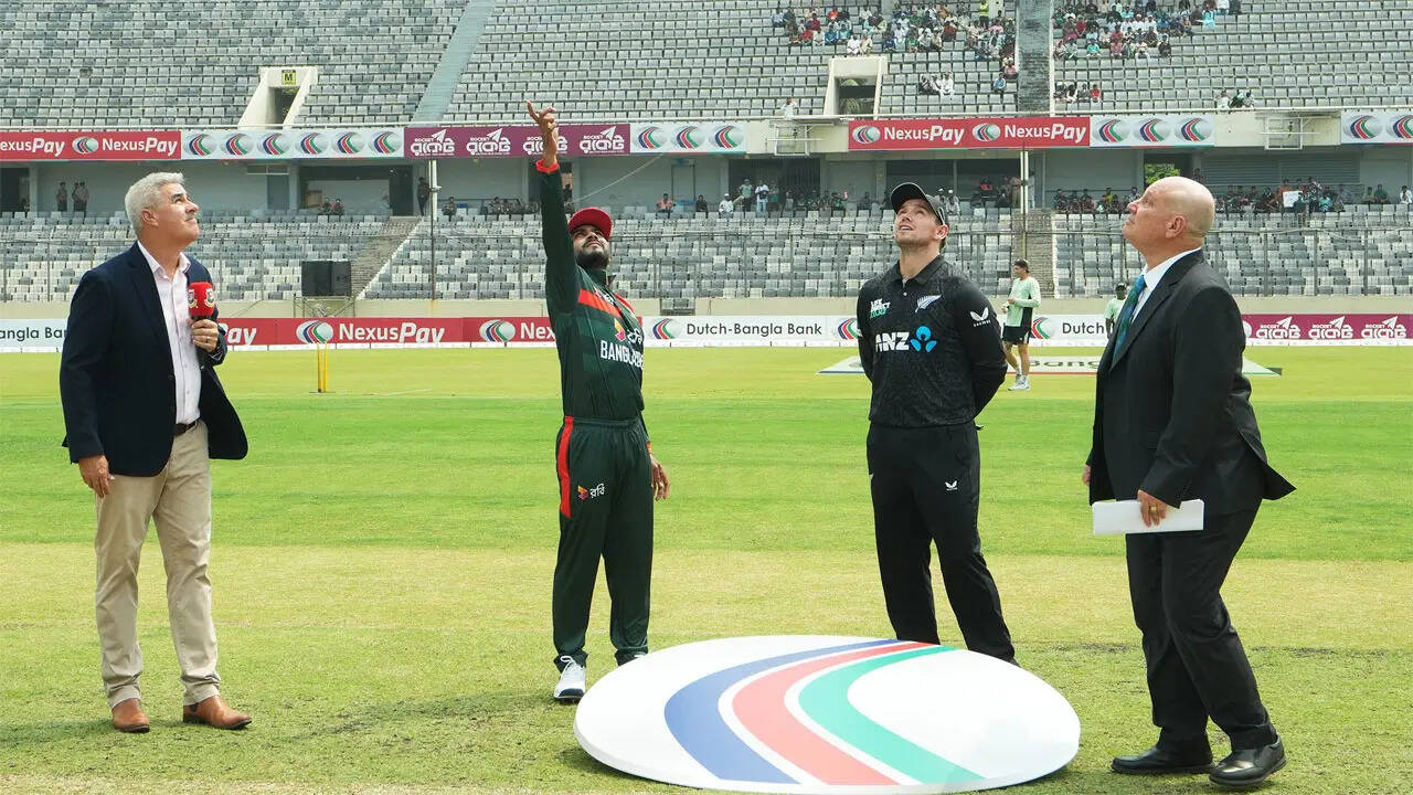 New Zealand 172/5 in 37.2 Overs