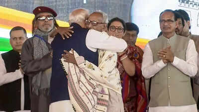 Watch: PM Modi touches feet of 98-year old Makhanlal Sarkar during West Bengal swearing-in ceremony - who is he?