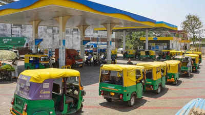 'Mahngai man Modi whips out his lash again': Congress takes jibe over fresh CNG price hike in Delhi