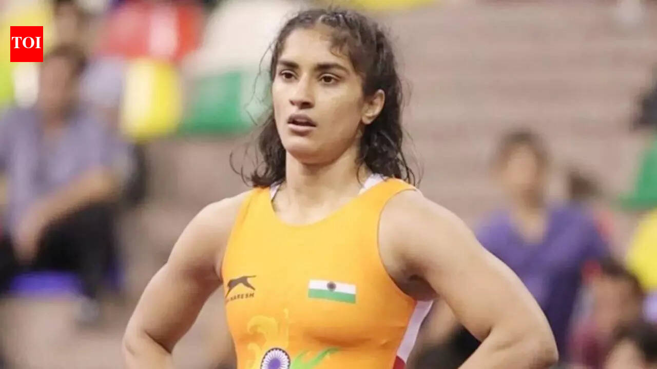 WFI issues show cause notice to Vinesh Phogat, bars her from Gonda ranking series event | More sports News