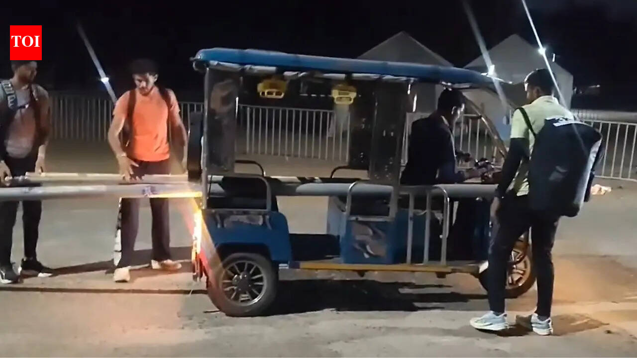 India fails its athletes again: Pole vaulters carry equipment on e-rickshaw minutes after breaking national record - Watch | More sports News