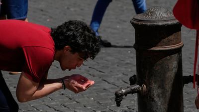 Exceptionally early heat wave shatters records, brings deaths in Europe