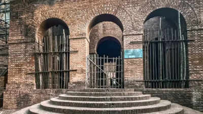 Clive House: One of Kolkata’s oldest colonial buildings and why history and architecture lovers can’t ignore it