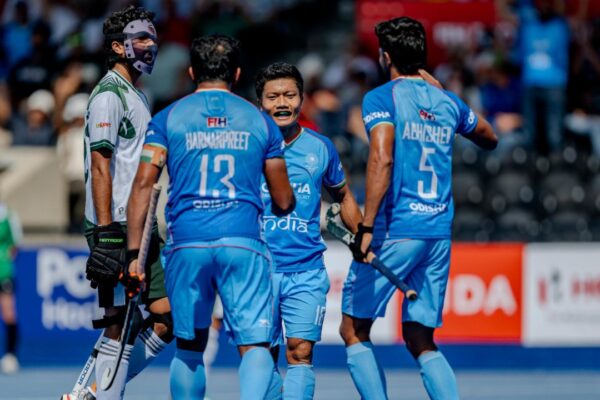 India survive late Pakistan scare to seal thrilling 4-3 Pro League win | Hockey News