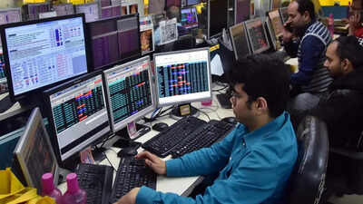 Markets shaky, investments in equity funds drop sharplyMarkets shaky, investments in equity funds drop sharply
