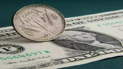 Rupee reverses RBI-driven gains, falls 43 paise to 95.61 against US dollar
