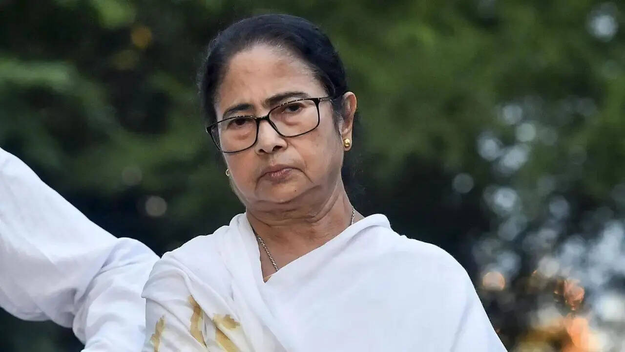 West Bengal: CID reaches Mamata Banerjee's residence in signature forgery case | India News