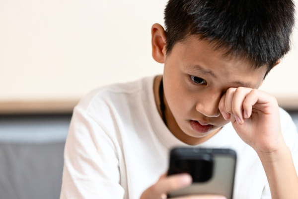 Are your kids addicted to screens too? 5 things parents must fix first before limiting screen time