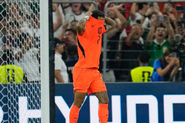 Watch: 29 June déjà vu! Justin Kluivert repeats father Patrick Kluivert's penalty heartbreak 26 years later | Football News