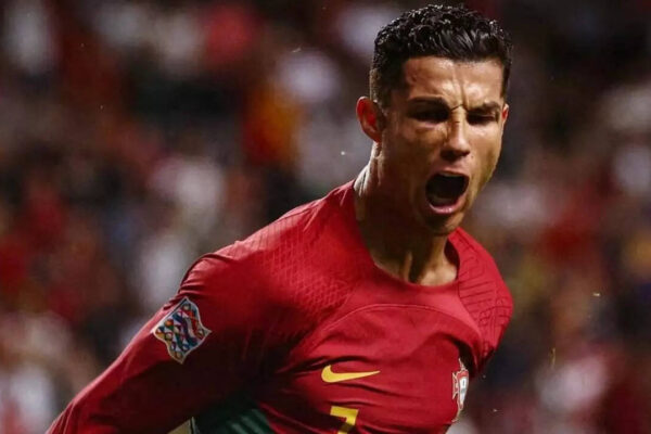 Cristiano Ronaldo turns hotel window into party balcony as Portugal fans takeover Toronto streets after FIFA World Cup 2026 Croatia win | Football News