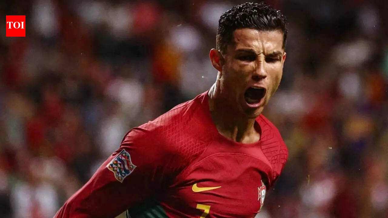 Cristiano Ronaldo turns hotel window into party balcony as Portugal fans takeover Toronto streets after FIFA World Cup 2026 Croatia win | Football News