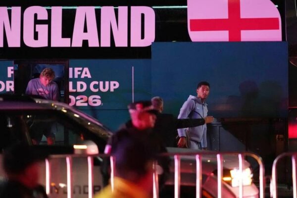 FIFA World Cup: England greeted with boos after delaying Mexico arrival over 'spy' fears before last-16 clash - Watch | Football News