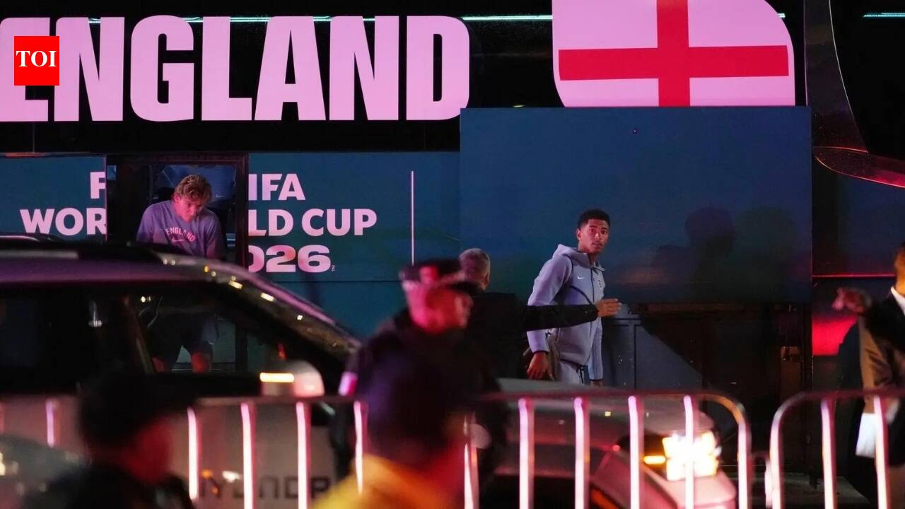 FIFA World Cup: England greeted with boos after delaying Mexico arrival over 'spy' fears before last-16 clash - Watch | Football News