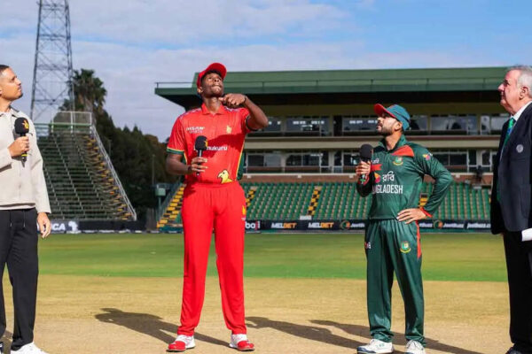 Zimbabwe 74/8 in 21.3 Overs