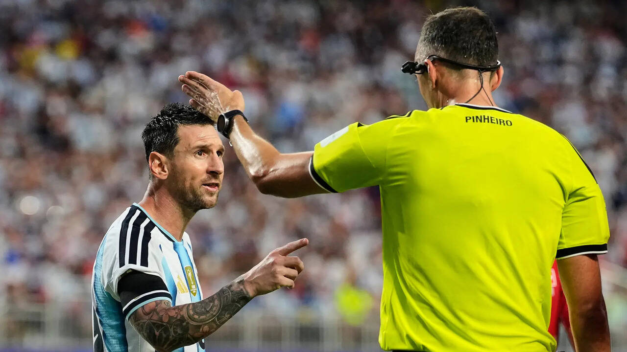 Lionel Messi involved in heated exchange with referee during Argentina's World Cup win | Football News