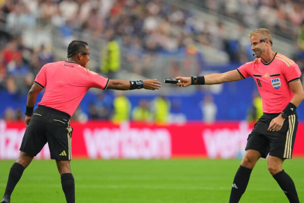 'You had one job': Bizarre referee mistake leaves France vs Spain World Cup semi-final in awkward pause | Football News