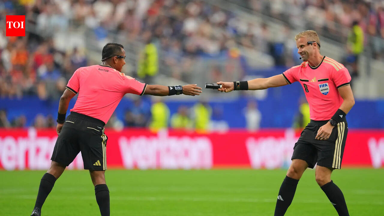 'You had one job': Bizarre referee mistake leaves France vs Spain World Cup semi-final in awkward pause | Football News
