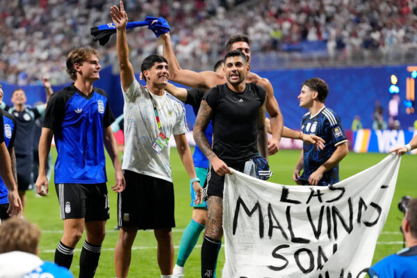 White House sends clear message after calls for FIFA to punish Argentina players over Falklands banner | Football News