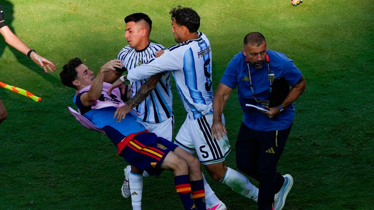 'I would have headbutted him!': Zlatan Ibrahimovic blasts Leandro Paredes, asks why Spain players just stood and watched | Football News