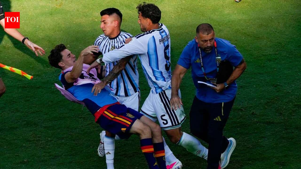 Leandro Paredes faces three assault charges over World Cup final fiasco; FIFA charges Argentina over 'Las Malvinas' banner | Football News