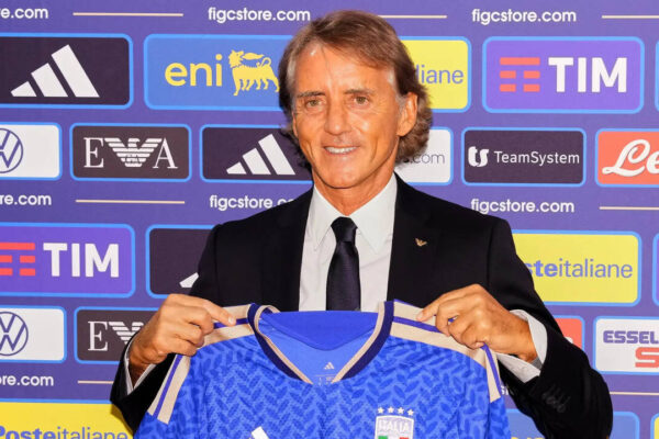 'It was like losing the woman of your life': Roberto Mancini apologises after dramatic Italy return | Football News