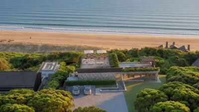 A $22.5 million Montauk teardown shack sits next to Robert De Niro’s estate, but the real prize is its rare oceanfront lot and approved plans for a 7,100-square-foot luxury home