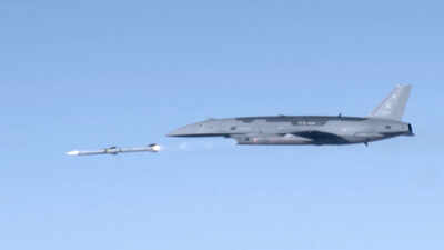 Unmanned wingmen: Drones fire air-to-air missiles, rewriting air combat rules