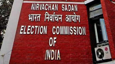 Citing former PM Manmohan Singh, BJP says Congress has habit of discrediting Election Commission