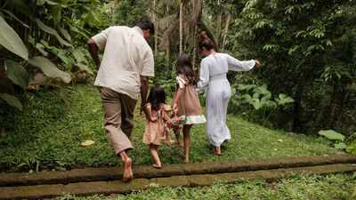 Psychology says that individuals who travel with family tend to exhibit higher emotional resilience, stronger social bonding, and better overall well-being