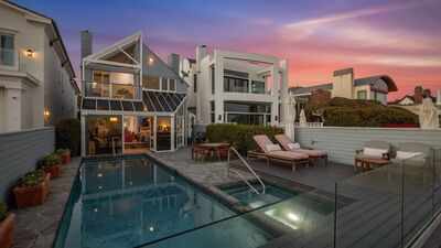 Joni Mitchell’s former Malibu home is listed for $27 million; its beachfront pool may be impossible to recreate today