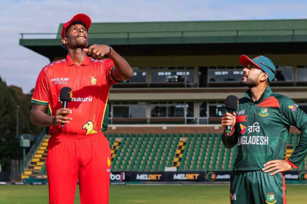 Zimbabwe 4/1 in 2.1 Overs