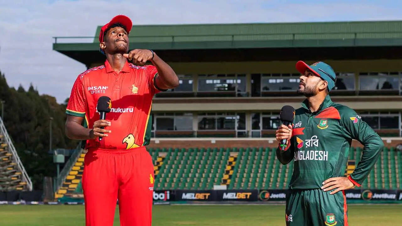 Zimbabwe 4/1 in 2.1 Overs