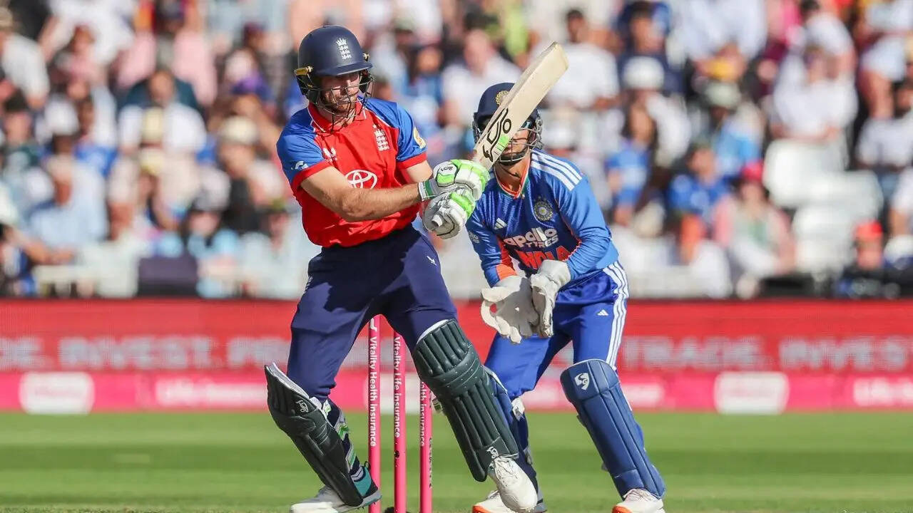 India 24/0 in 2.1 Overs