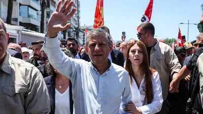 Turkey's main opposition splits as Ozgur Ozel launches new party