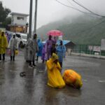 Pilgrimages to shrines in J&K stay suspended for 3rd day amid hostile weather
