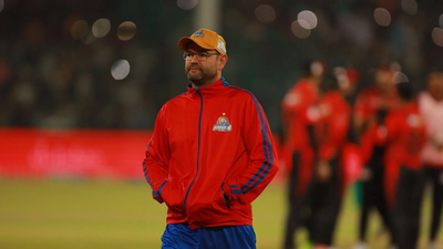 Pakistan set to appoint Michael Smith coach as batting collapses continue to haunt Test side