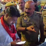 Woman pays ₹4,000 to 'priest' for VIP darshan at Kashi Vishwanath temple, police step in: 'Saari duniya free mein darshan kar rahi hai... tum ₹4,000 kyun le rahe ho?'