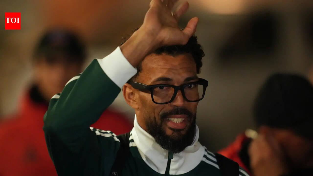 'Vozinha! Vozinha!': FIFA World Cup breakout star gets hero's welcome in Chile after three delays | Football News