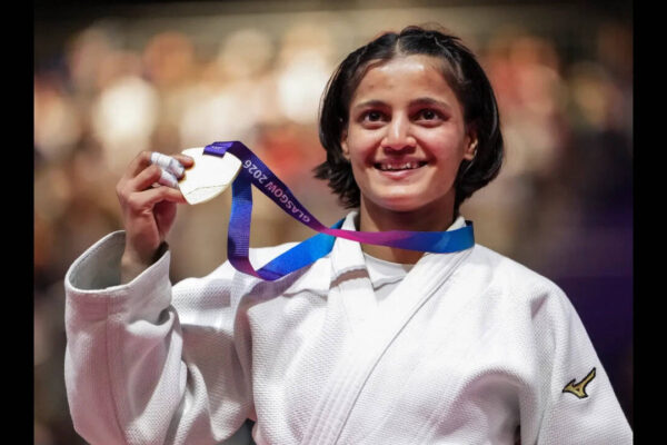 Tripura CM fulfils promise to CWG medallist Asmita Dey