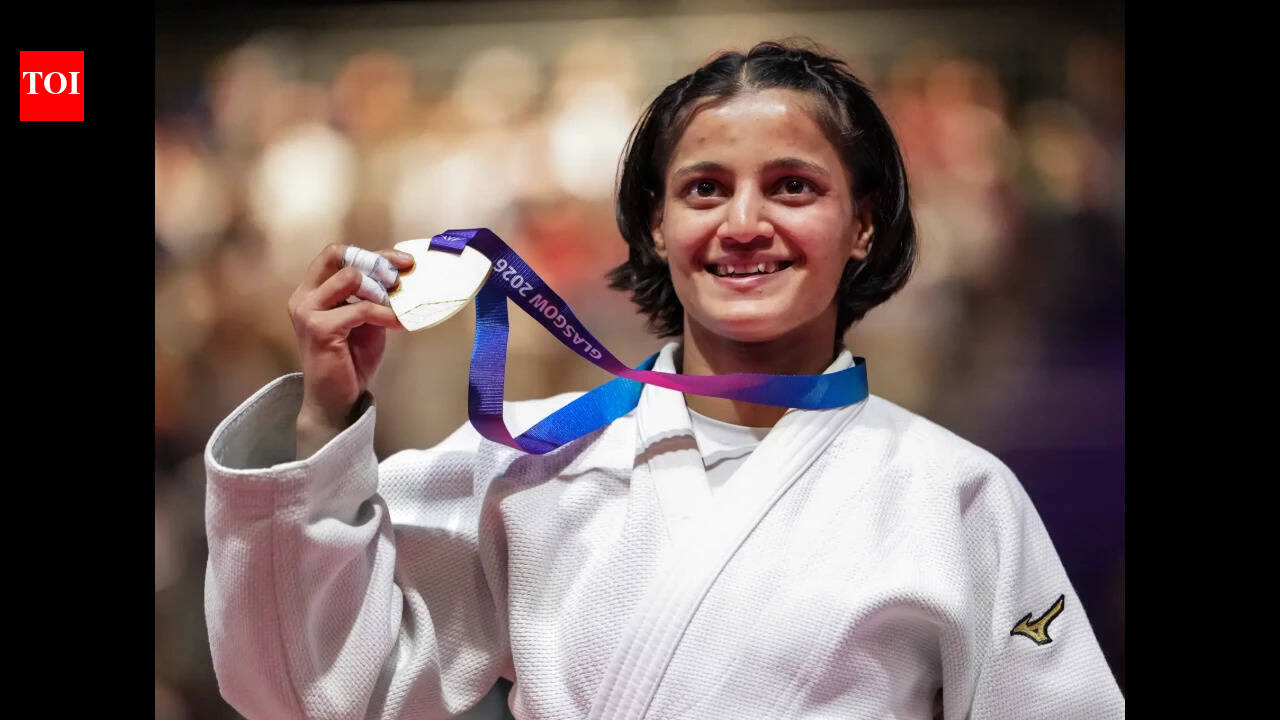 Tripura CM fulfils promise to CWG medallist Asmita Dey