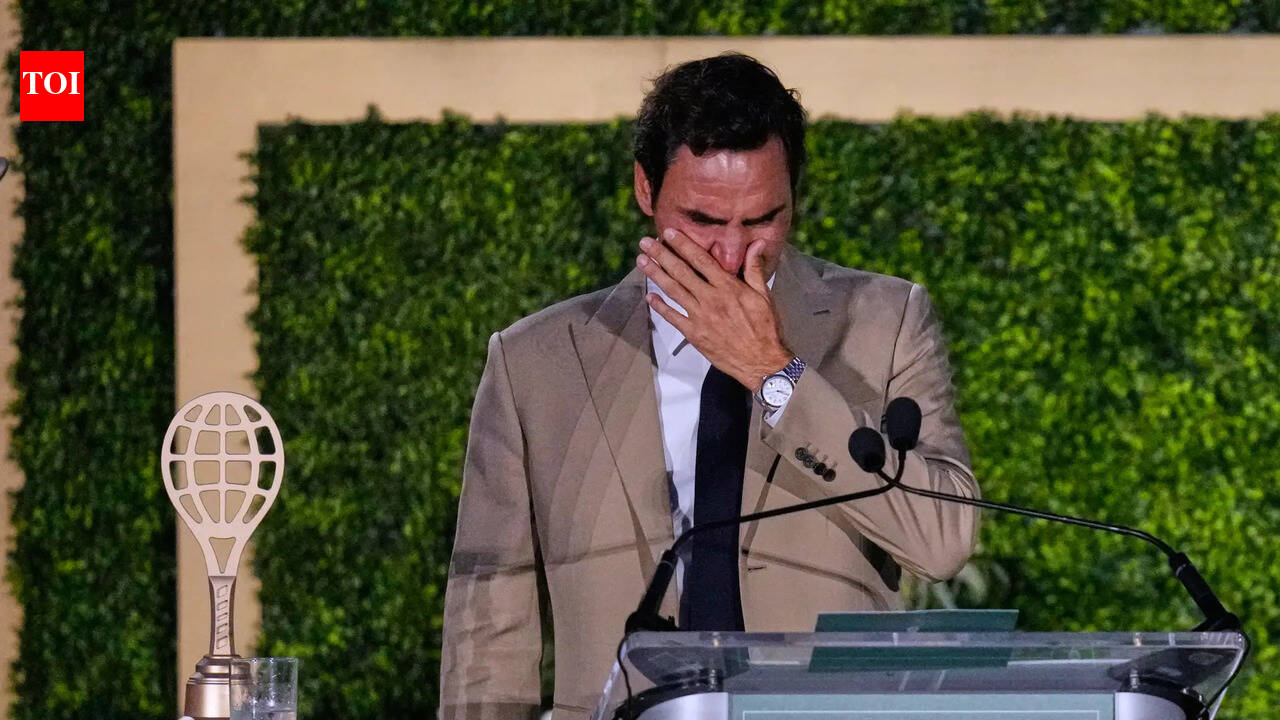 ‘Oh gosh, this such a mess’: Roger Federer breaks down during Hall of Fame speech - Watch | Tennis News